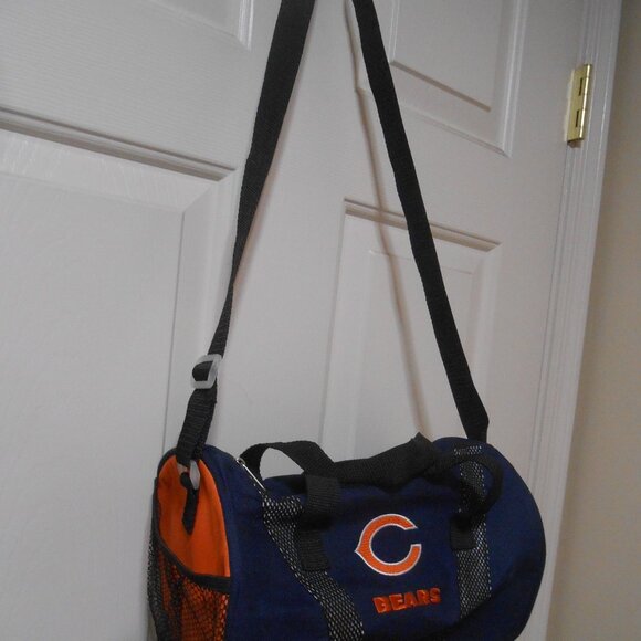 NFL CHICAGO BEARS ROUND TOTE CROSSBODY BAG ZIP CLOSE 2 MESH POCKETS NWOT ππ©π - Picture 11 of 12